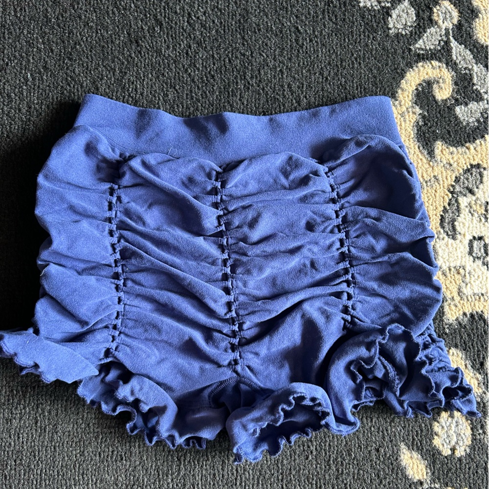 Ruched seamless shorts